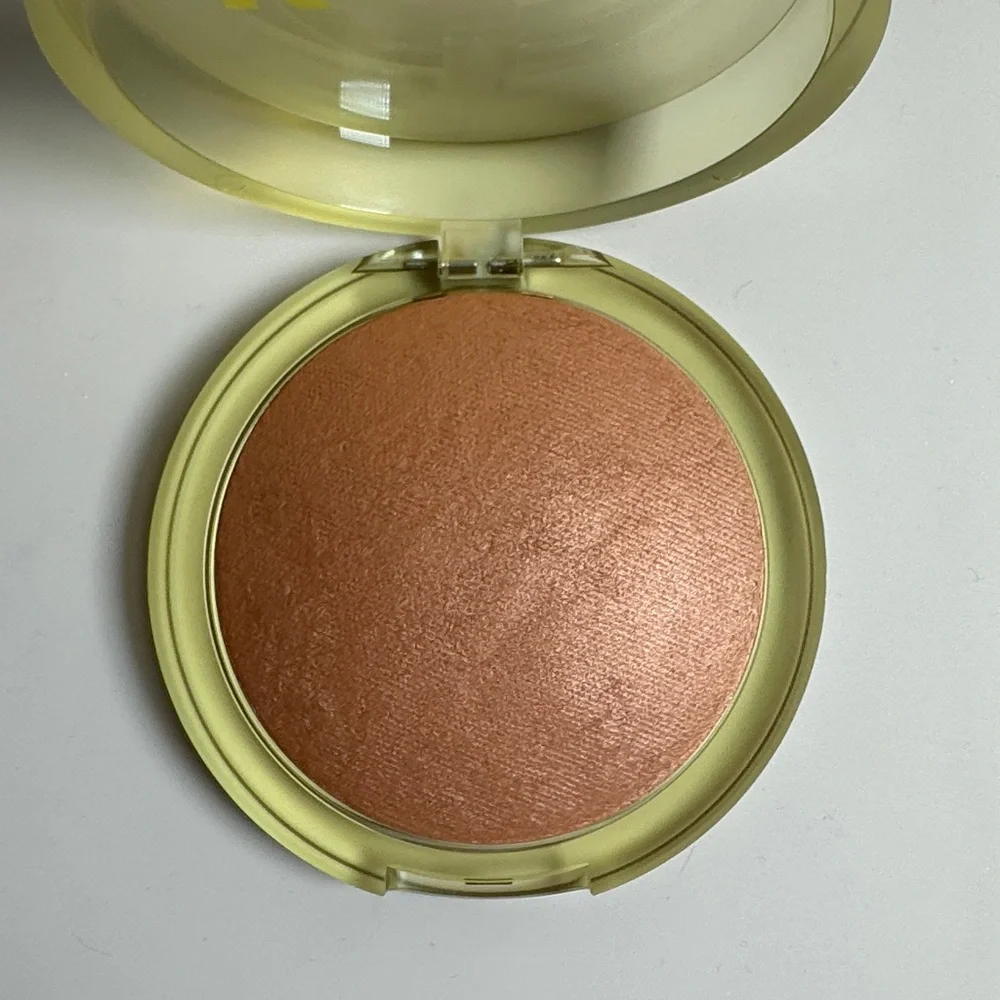 The Sun Show Glowy Warmth Talc-Free Baked Bronzer in "Beachy" *NEW IN BOX* - Picture 3 of 4